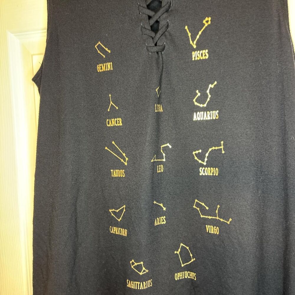 Modern Lux Large Black Sleeveless Top Zodiac Constellation Lace Up Graphic Tee - Picture 2 of 7